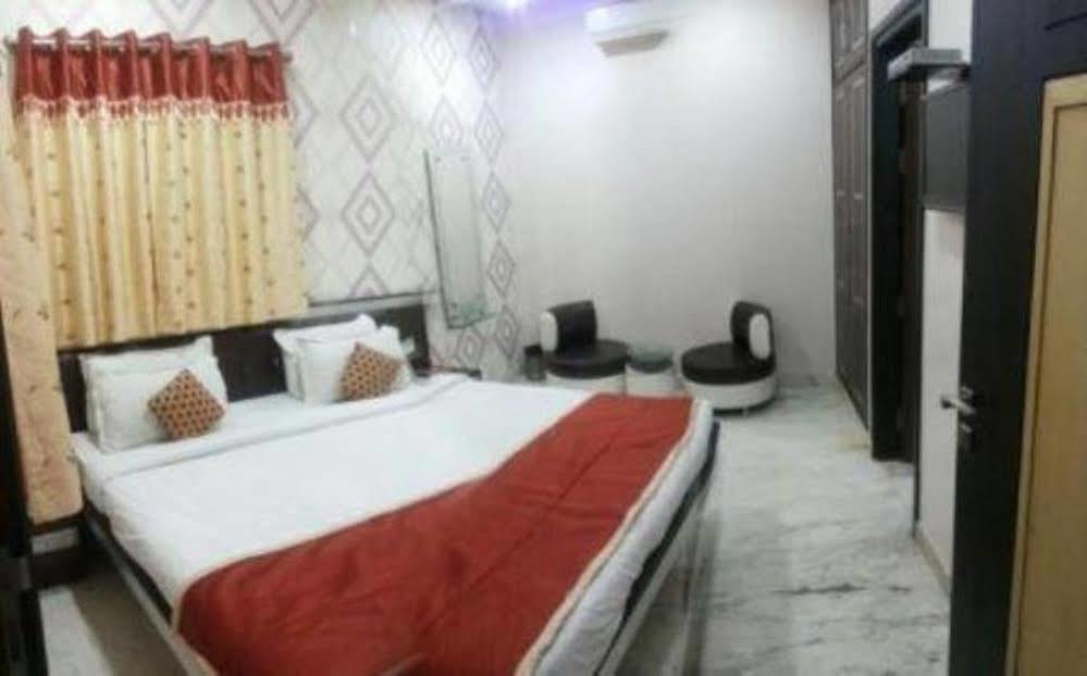 Star Hotel Agra  Εξωτερικό φωτογραφία
