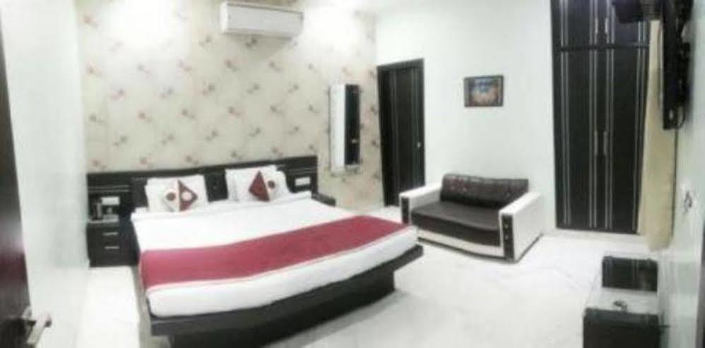 Star Hotel Agra  Εξωτερικό φωτογραφία